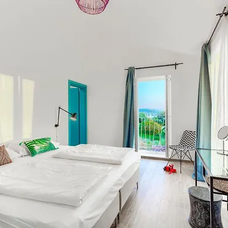 Darina Villa